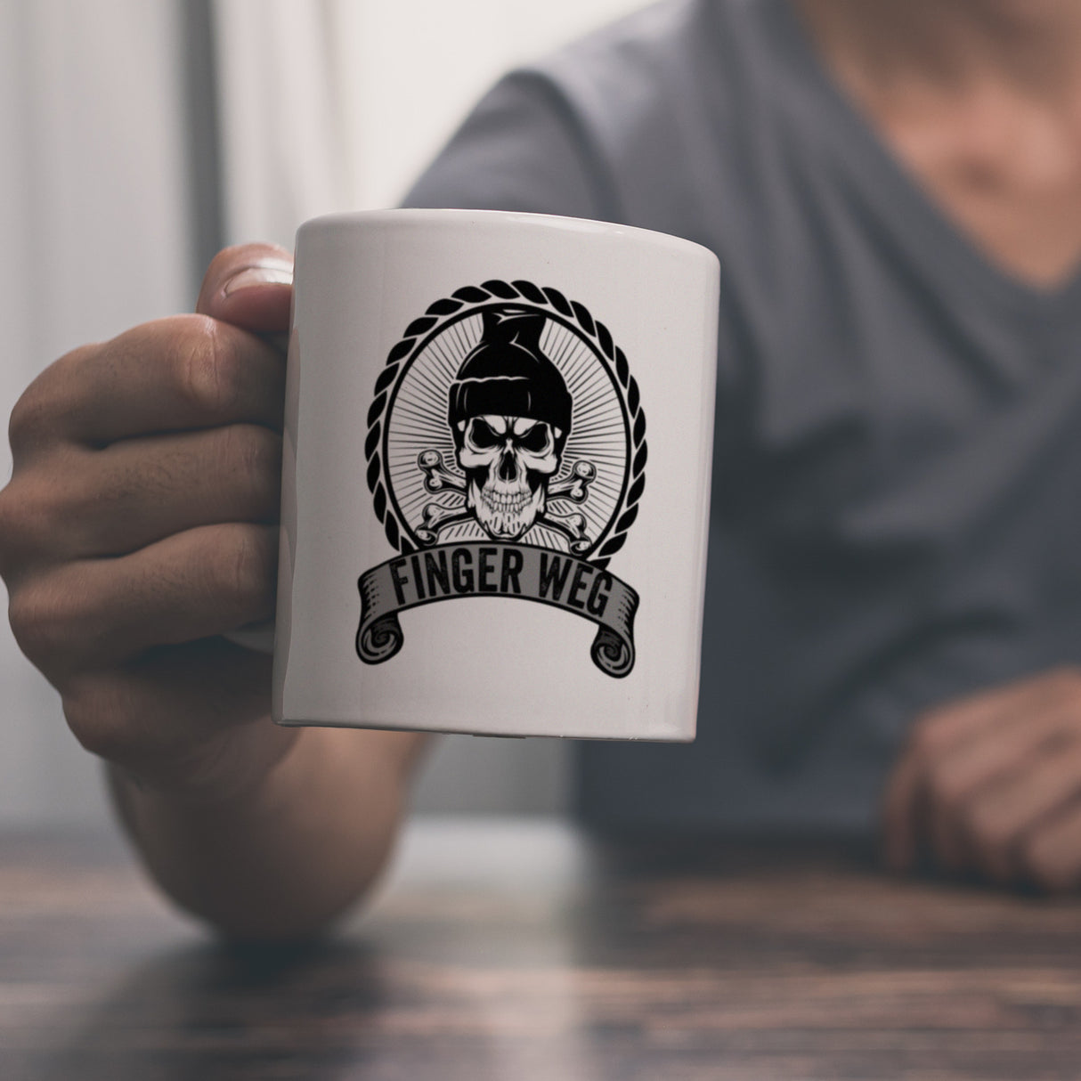 Totenkopf Finger Weg Kaffeebecher mit Banderole