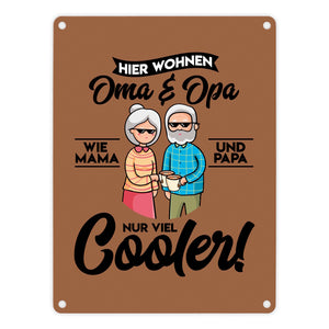 Hier wohnen Oma & Opa Metallschild in 15x20 cm in braun für deine Großeltern