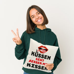 Romantisches Kissen mit Spruch Küssen geht besser mit Kissen