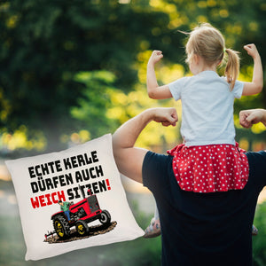 Traktor Kissen mit Spruch Echte Kerle dürfen auch weich sitzen!