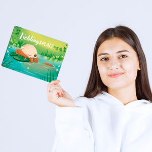 Schlafender Otter Metallschild in 15x20 cm mit Spruch Lieblingsplatz