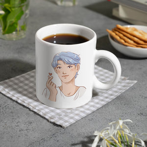 K-Pop Herz Zeichen Kaffeebecher mit Manga Charakter in Farbe