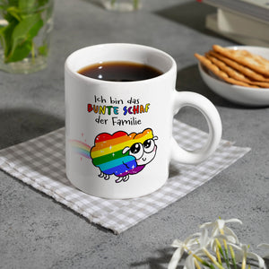 Das bunte Schaf der Familie in Pride-Farben Kaffeebecher mit Spruch