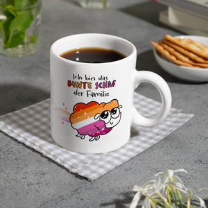 Das bunte Schaf der Familie in Pride-Farben Kaffeebecher mit Spruch