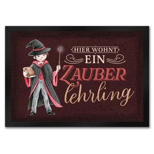 Zauberlehrling Fußmatte in 35x50 cm mit Zauberschüler mit dunklem Hintergrund