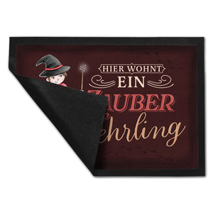 Zauberlehrling Fußmatte in 35x50 cm mit Zauberschüler mit dunklem Hintergrund