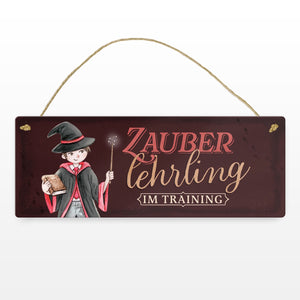 Zauberlehrling Metallschild mit Zauberschüler mit dunklem Hintergrund