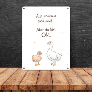 Gilbert die Gans Metallschild in 15x20 cm mit Spruch Alle sind doof Aber du bist ok