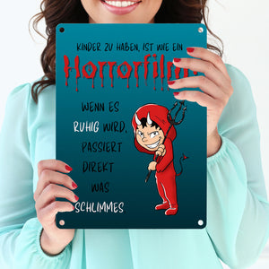 Teufelchen Metallschild in 15x20 cm mit Spruch Kinder zu haben ist wie ein Horrorfilm