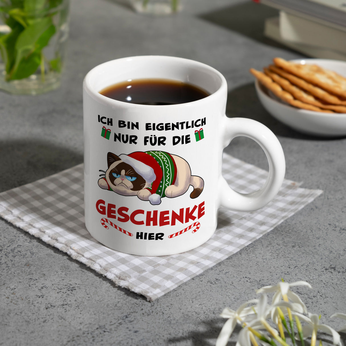Grimmige Katze Kaffeebecher mit Spruch nur für die Geschenke hier