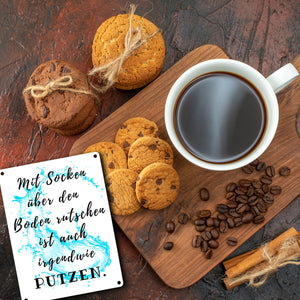 Haushalt Metallschild in 15x20 cm mit Spruch Mit Socken den Boden putzen
