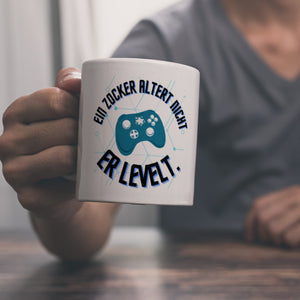 Ein Zocker altert nicht Kaffeebecher Er levelt