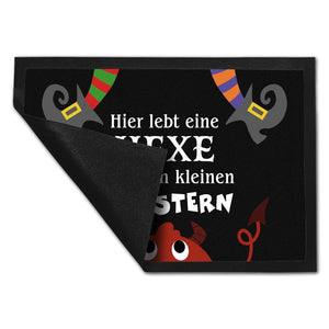 Monster Fußmatte in 35x50 cm mit Spruch Hier lebt eine Hexe