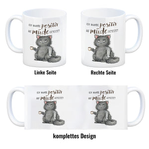 Katze mit Tasse Kaffeebecher mit Spruch positiv auf müde getestet