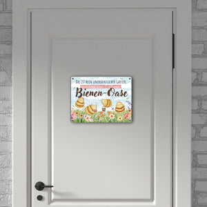 Pummel Biene Metallschild in 15x20 cm mit Spruch Bienen-Oase statt unordentlicher Garten