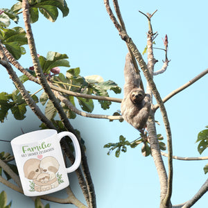 Faultier Familie Kaffeebecher mit Spruch Familie hält immer zusammen