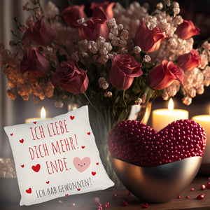 Herzen Kissen mit Spruch Ich liebe dich mehr! Ende.