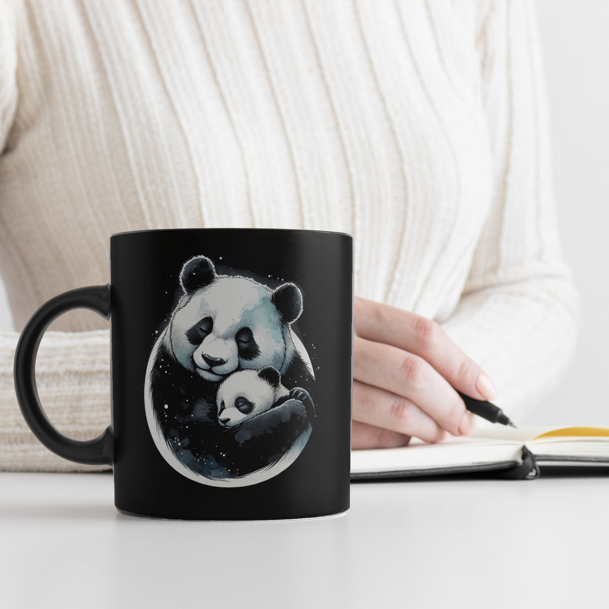 Panda Mama mit Baby Tasse schwarz in Schwarz