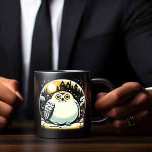 Dicke Schneeeule im Winter Tasse schwarz in Schwarz