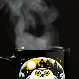 Dicke Schneeeule im Winter Tasse schwarz in Schwarz