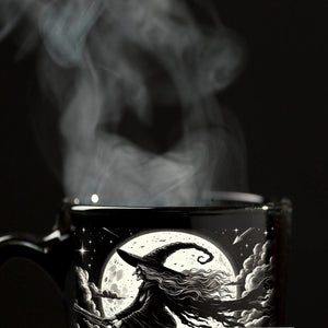 Hexe vor dem Vollmond Tasse schwarz in Schwarz