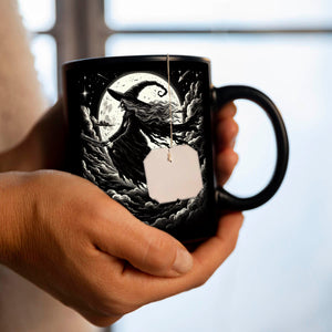 Hexe vor dem Vollmond Tasse schwarz in Schwarz