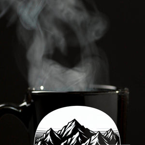 Wohnmobil vor einer Berglandschaft Tasse schwarz in Schwarz