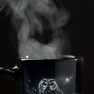 Eule auf einem Ast Tasse schwarz in Schwarz