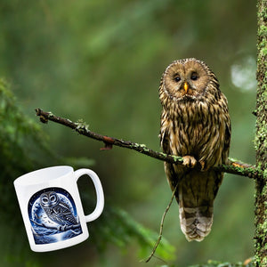 Eule auf einem Ast im Mondschein Kaffeebecher