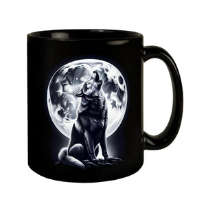 Sitzender Wolf im Mondschein Tasse in Schwarz