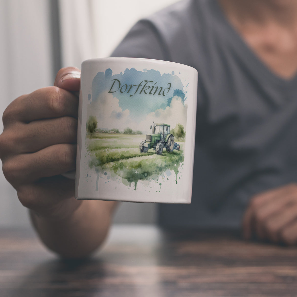 Grüner Traktor auf der Wiese Dorfkind Kaffeebecher