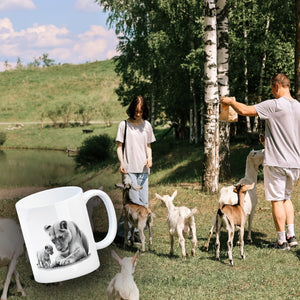 Liegende Löwin mit Babylöwe Kaffeebecher