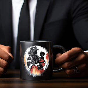 Feuerwehrmann mit Kind auf dem Arm Tasse in Schwarz
