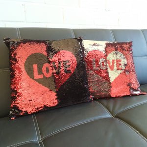 Love Kissen mit Pailletten in rot-silber