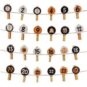 DIY Adventskalender mit 24 Aufklebern und Wäscheklammern